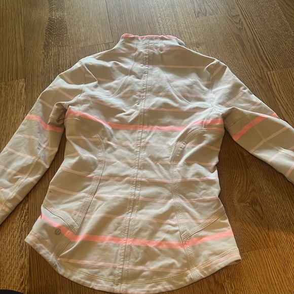 Lululemon define jacket. Size 8, beige and pink striped - Picture 5 of 5